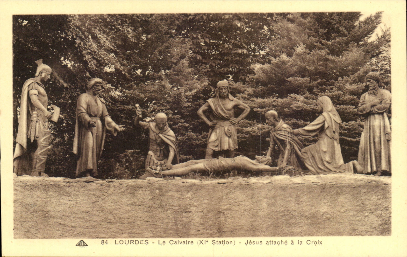 Lourdes - Le Calvaire - XIStation - Jesus attache a la Croix - CPA 
