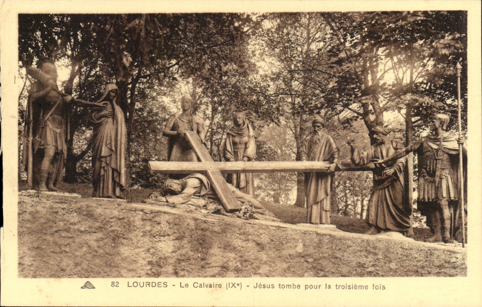 Lourdes - Le Calvaire - iX Station - Jesus tombe pour le troisieme fois - CPA 