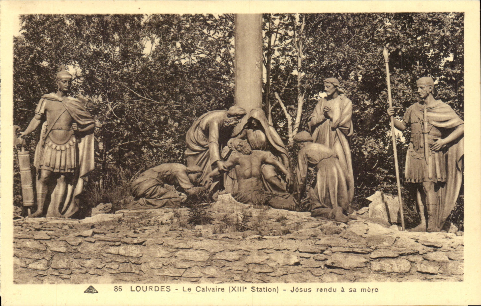Lourdes - Le Calvaire - XIII Station - Jesus rendu a sa Mere - CPA 