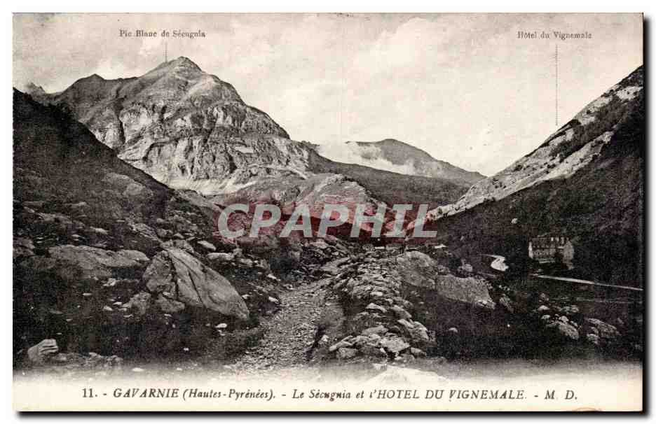 Gavarnie - Le Secugnia et l'Hotel du Vignemale - CPA 