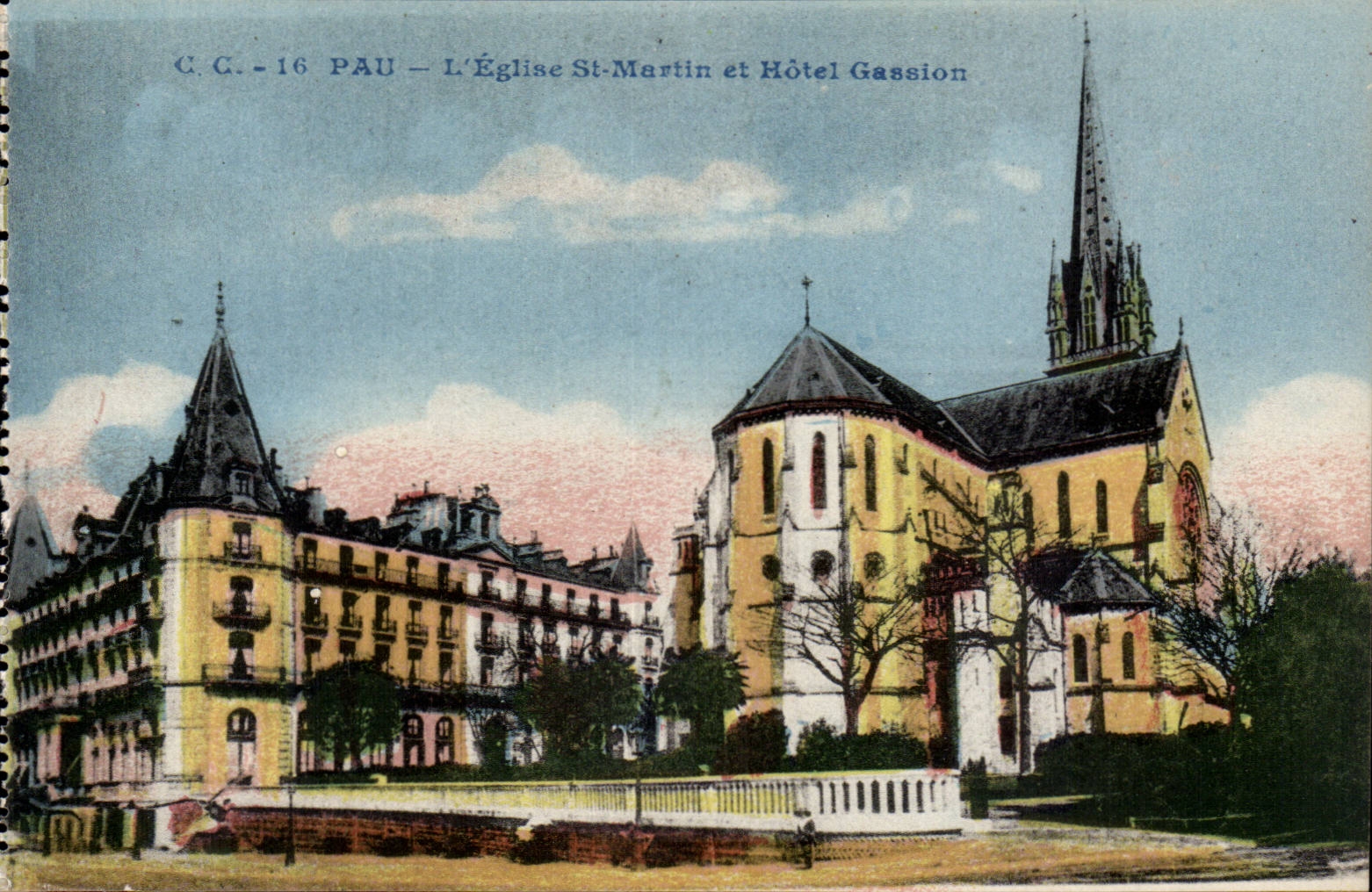 Pau - L'Eglise Saint Martin et Hotel Gassion - CPA 