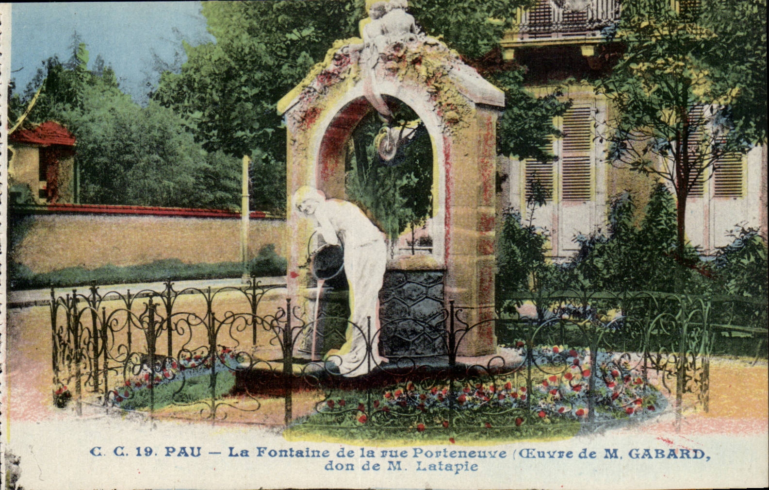 Pau — La Fontaine de la rue Porteneuve — Œuvre de M. Gabard, don de M. Latapie