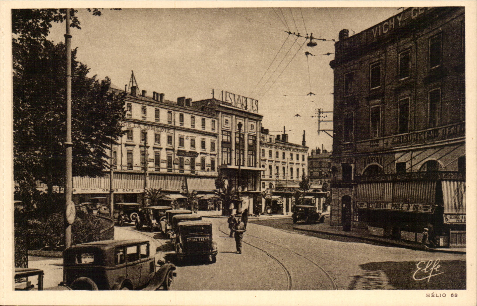 Place Wilson, Toulouse — vue de la rue avec tramway et bâtiments — Hélios 63