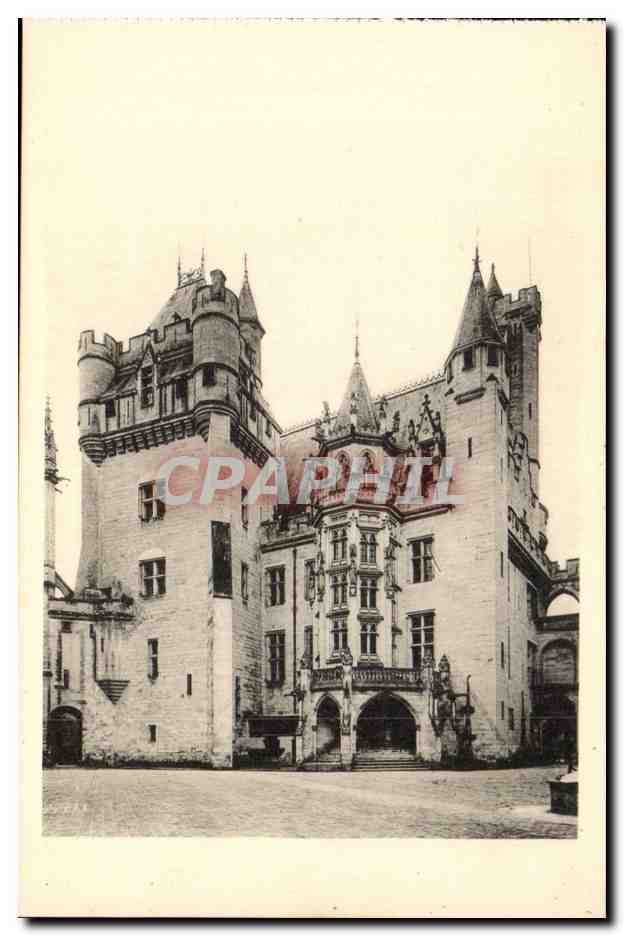 Château de Pierrefonds — Le donjon et l'escalier d'honneur — Édition des Monuments Historiques