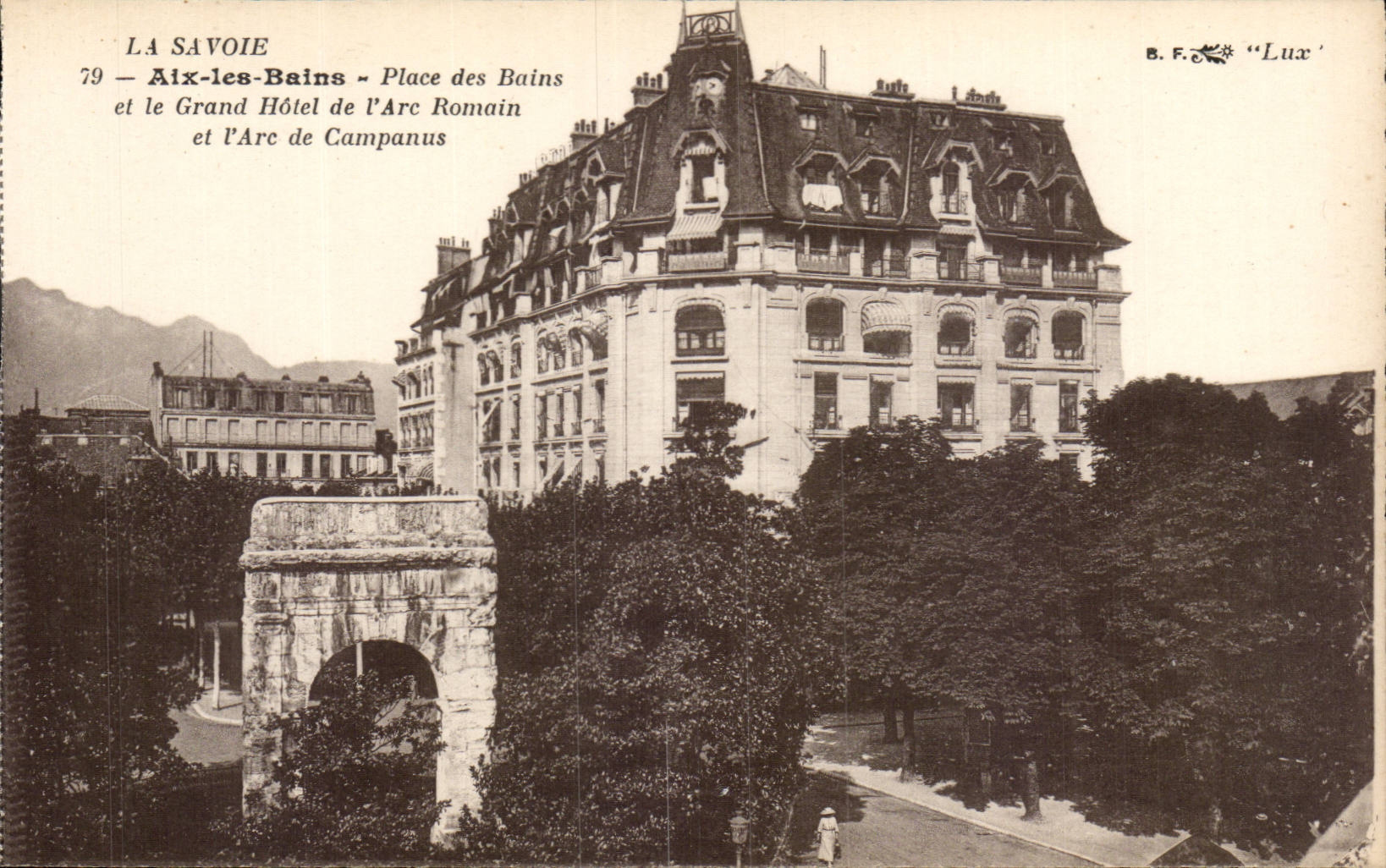 Aix les Bains - Place des Bains - et le Grand Hotel de l'Arc Romain et Campunus - CPA 