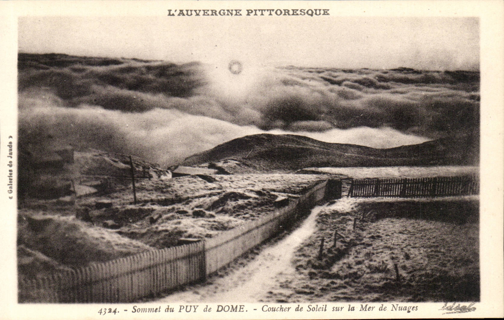 Puy de Dome - Coucher de Soleil sur la mer de Nuages - CPA 