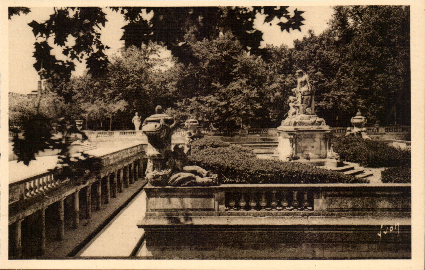 Jardin de la Fontaine - Les Bains Romains — Nîmes (Gard) — Les Editions d'Art 'WON', Paris