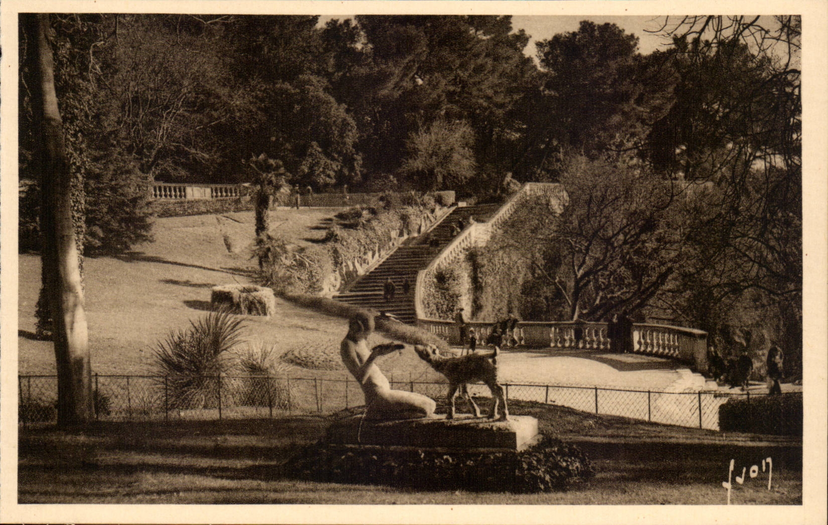 Jardin de la Fontaine — Nîmes (Gard) — Les Éditions d'Art Fontaine, Paris