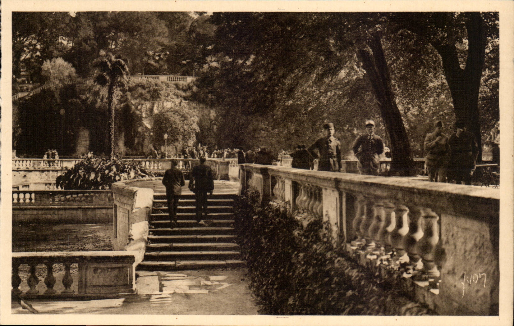 Nimes CPA Jardin de la fontaine