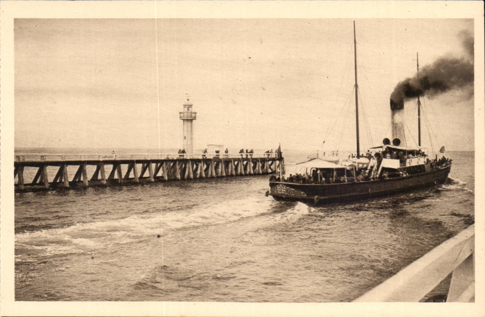 TROUVILLE, la Reine des Plages — Départ du Bateau 'Queen of Beaches' — Cartes 'La Cigogne'