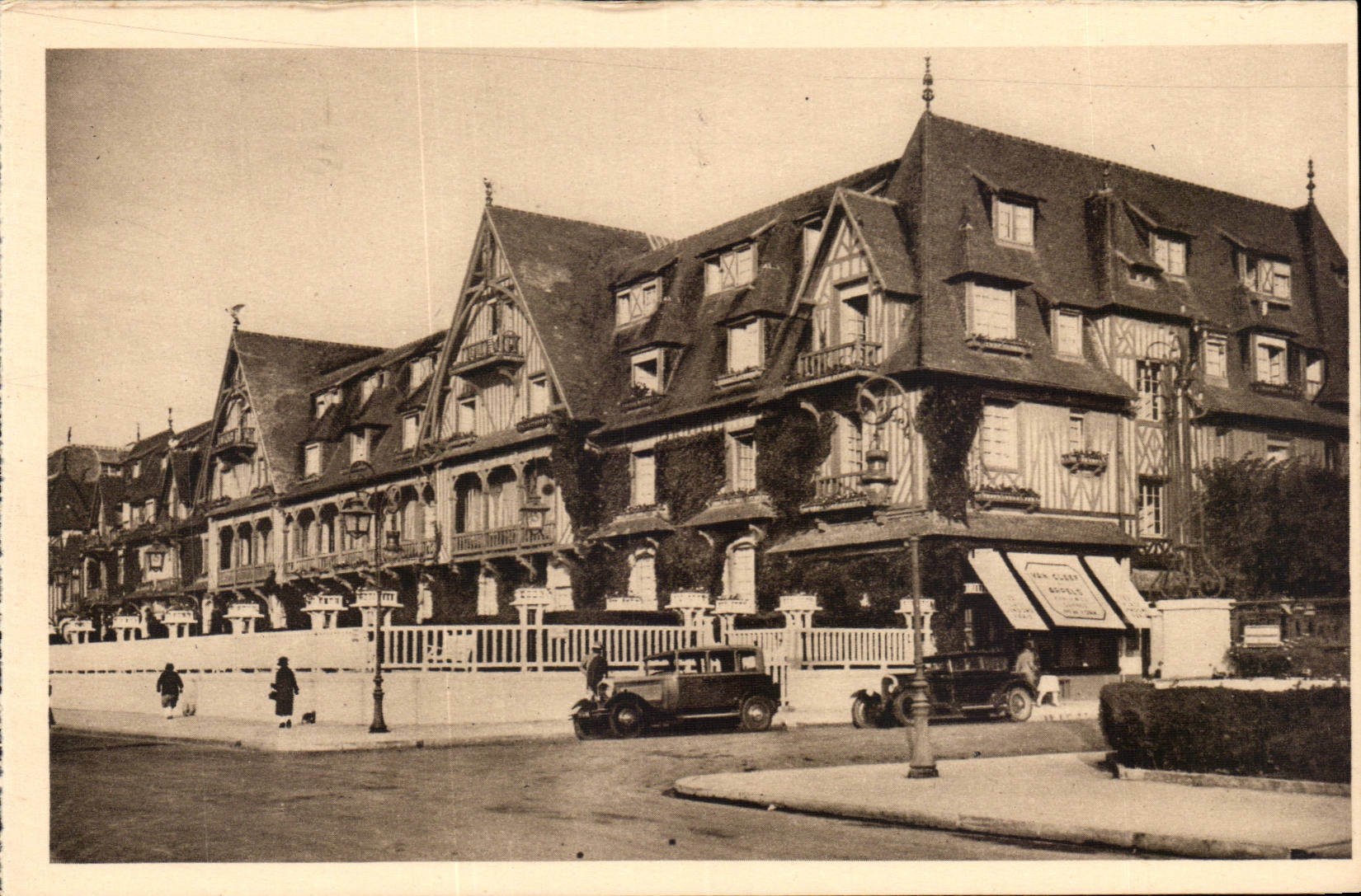 Trouville - La Reine des Plages - Normandy Hotel CPA 