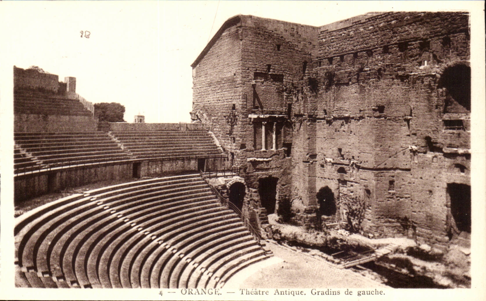 Orange — Théâtre Antique. Gradins de gauche — Édit. 'Idéale' Art, Avignon