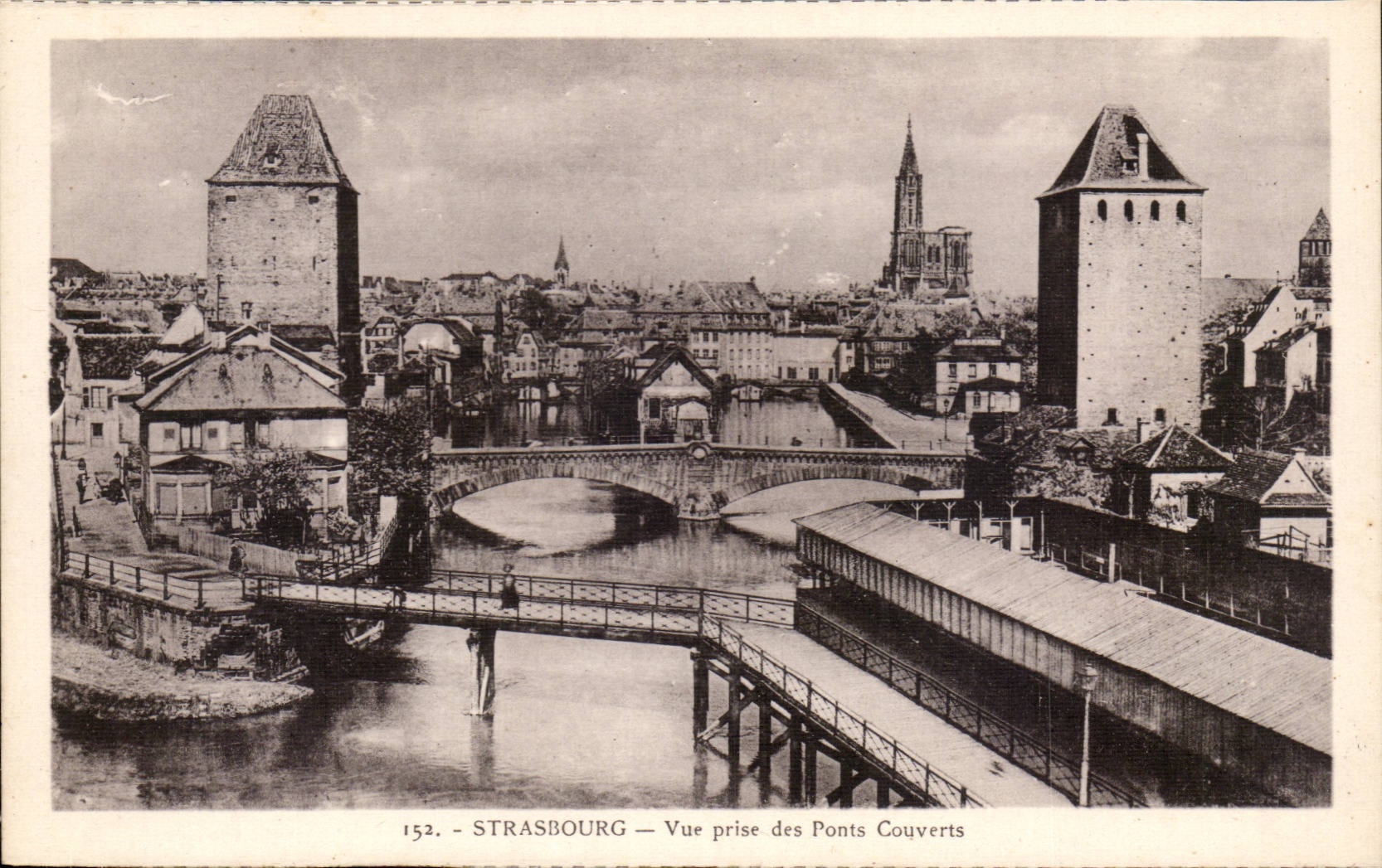 Strasbourg CPA Vue prise des ponts couverts