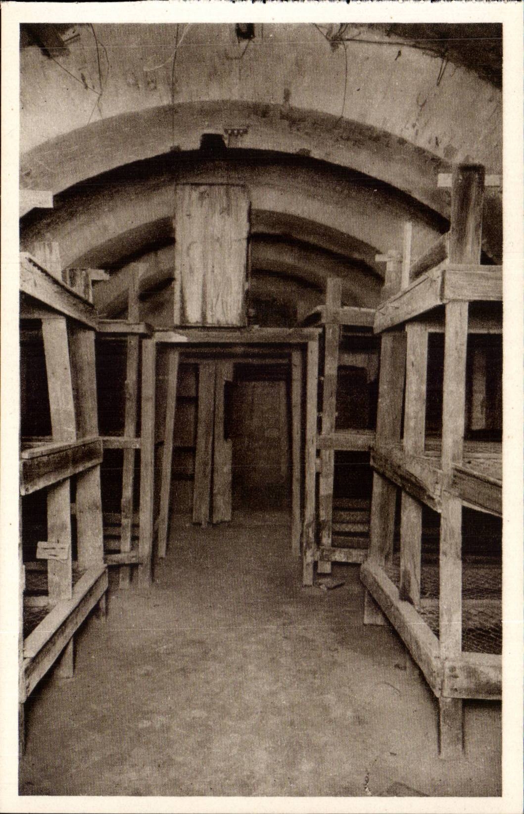 Fort de VAUX — Casemate bétonnée, logement des hommes — JERÔME TOURDAN