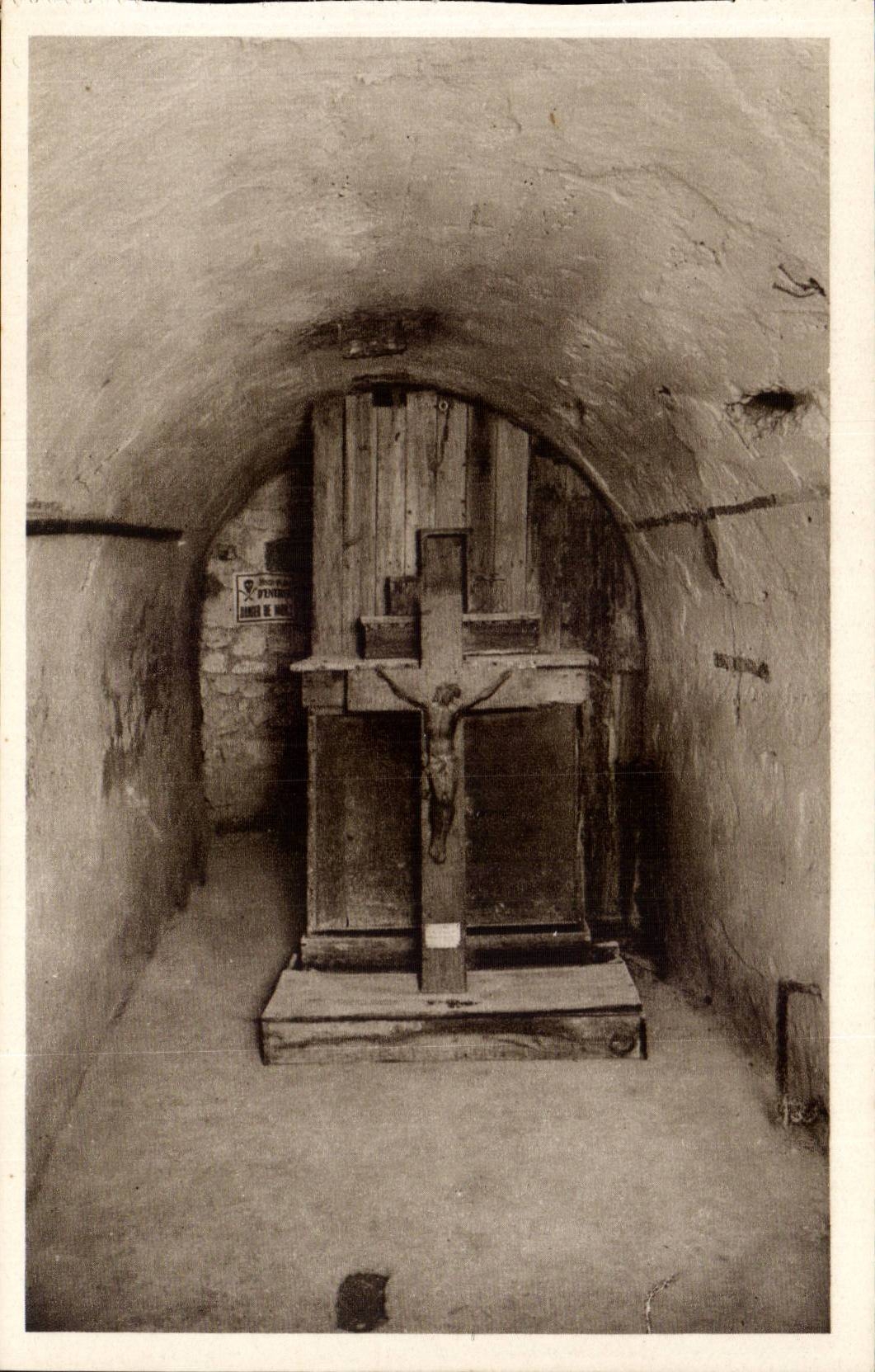 Fort de Vaux — Chapelle dans une galerie — éditeur J. H. S. (CPAPHIL)