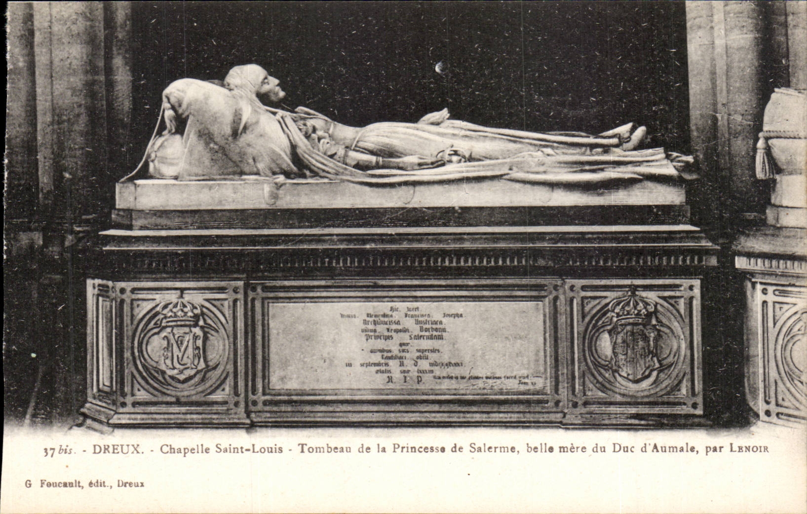 Chapelle Saint-Louis - Tombeau de la Princesse de Salerne, belle mère du Duc d'Aumale, par Lenoir