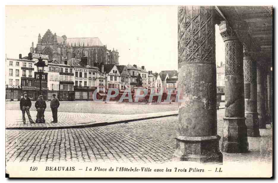 Beauvais - La Place de l'Hotel de Ville avec les Trois Piliers - CPA 
