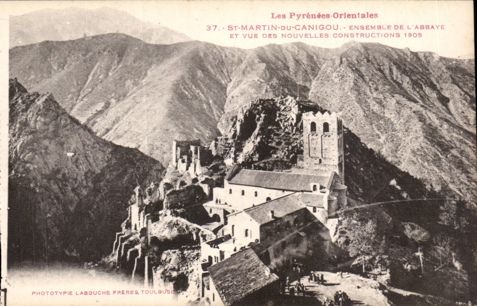 Saint Martin du Canigou - Ensemble de l'Abbaye - CPA 