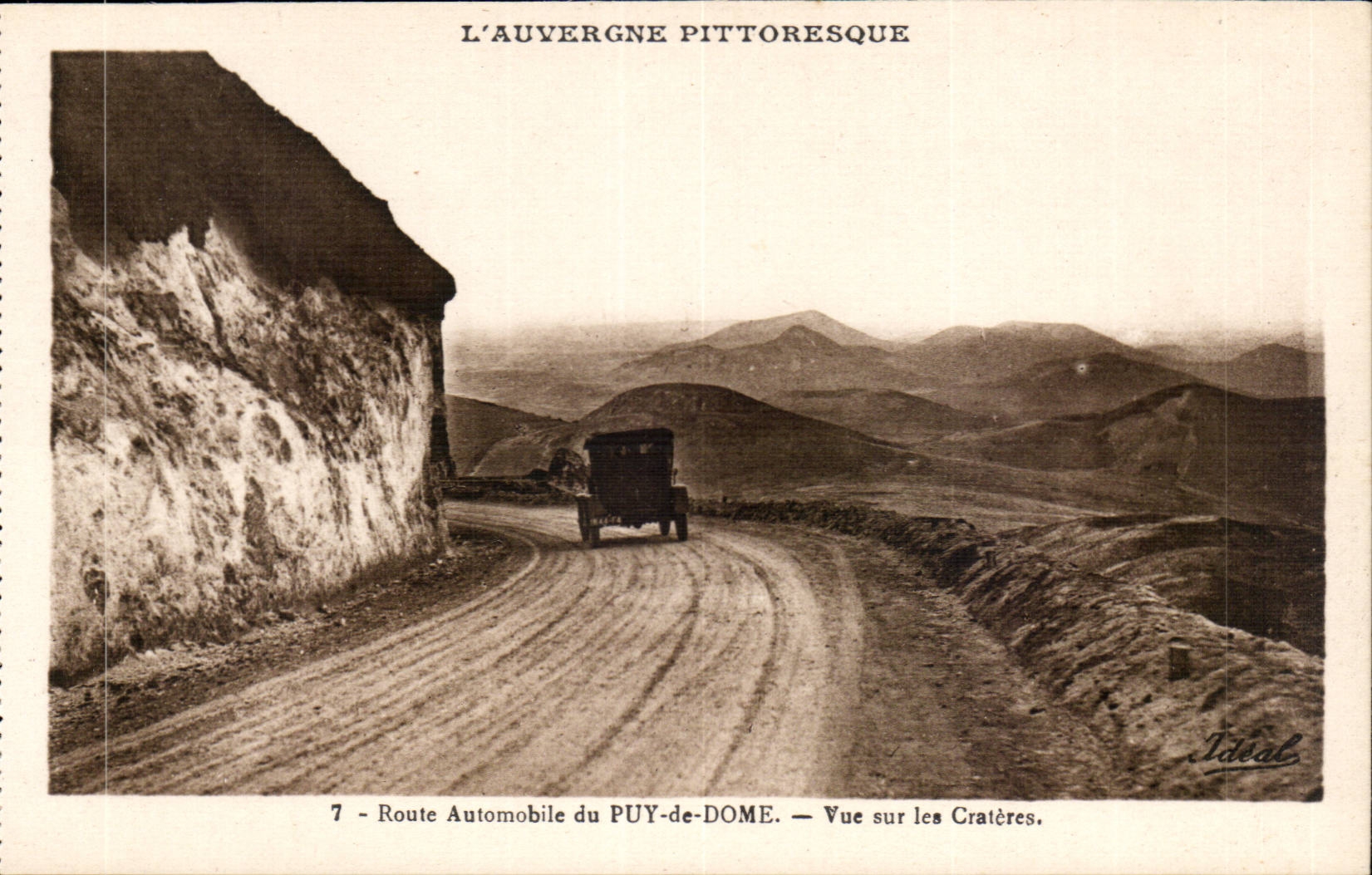 Route Aotomobile de Puy de Dome - Vue sur les Crateres - L'Auvergne Pittoresque - CPA 
