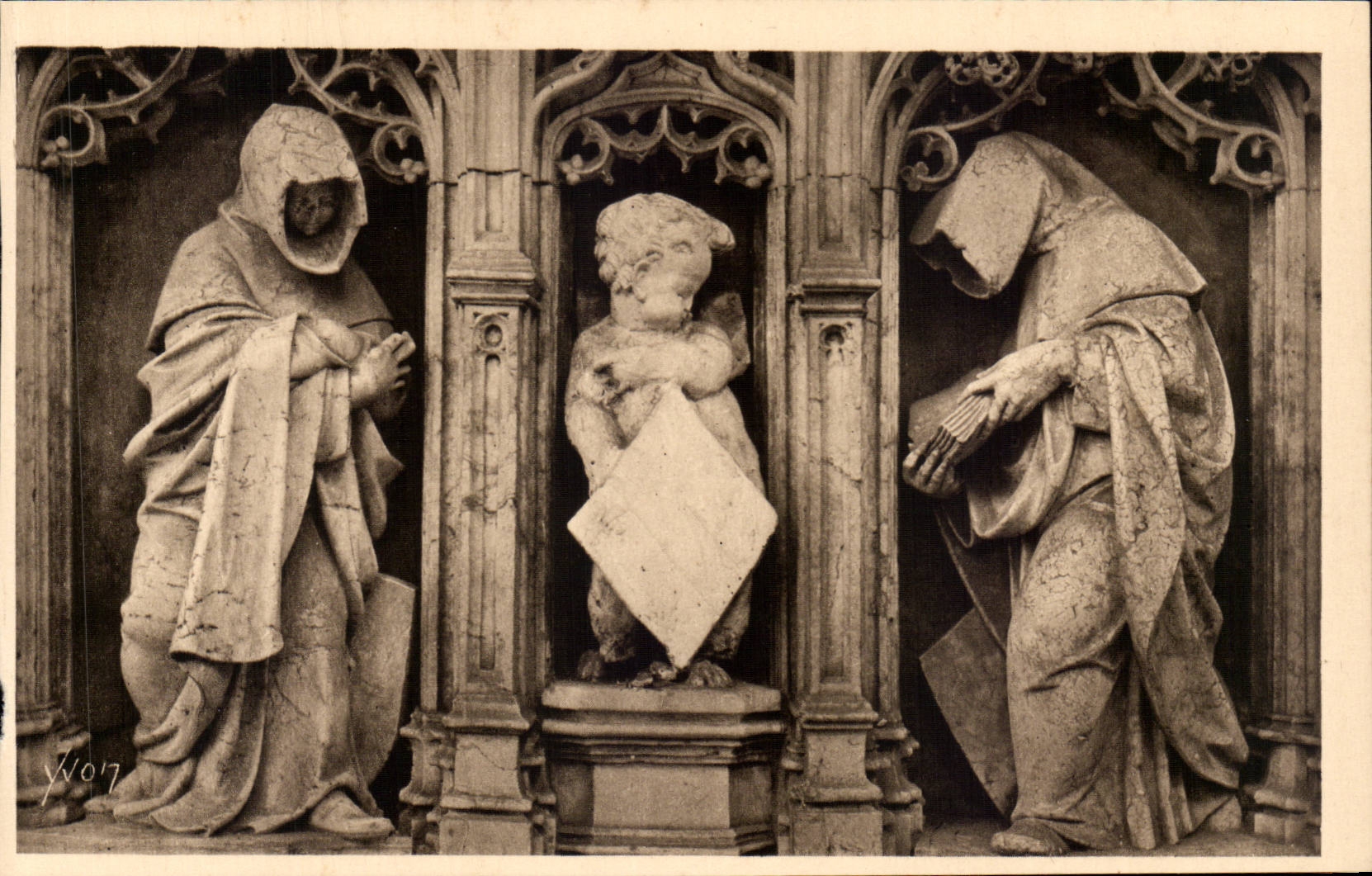 Bourg (Ain) — Église de Brou — Figures du Mausolée de Marguerite de Bourbon (Les Pleureuses) — Éditions d'Art Yvon
