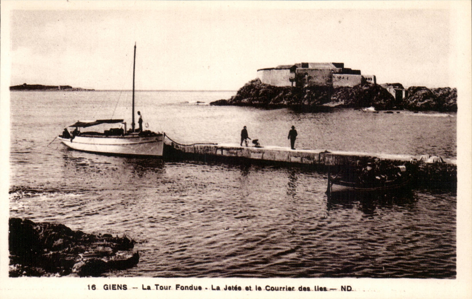 Giens - La Tour Fondue - Le Jetee et la Courrier des Iles - CPA 