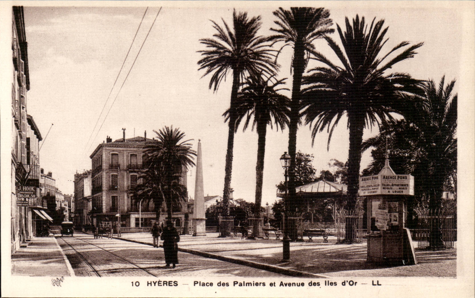 Hyeres - Place des Palmiers et Avenue des Iles D'Or CPA 