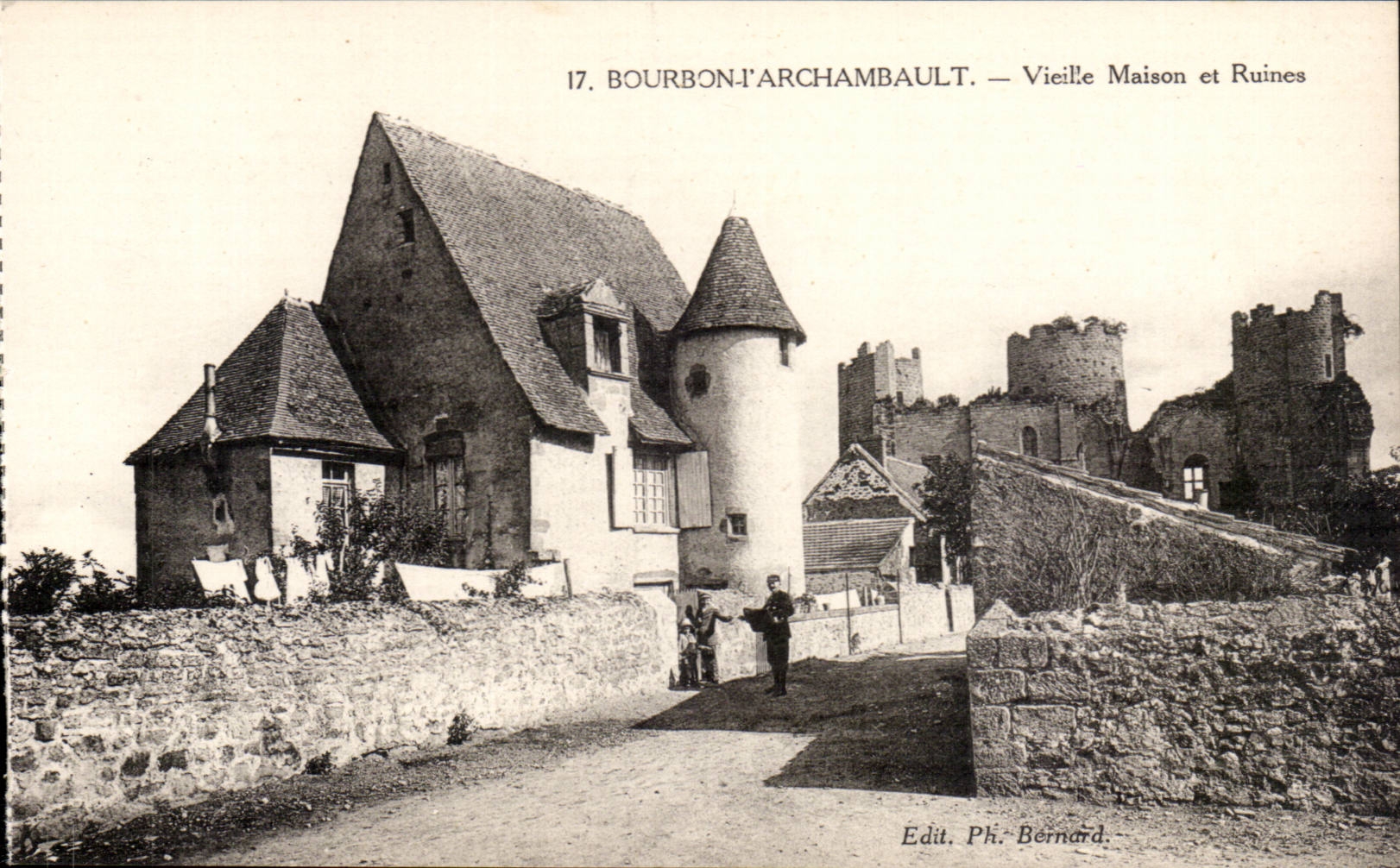 Bourbon l'Archambault - Vieille Maison et Ruines CPA (facteur postier)