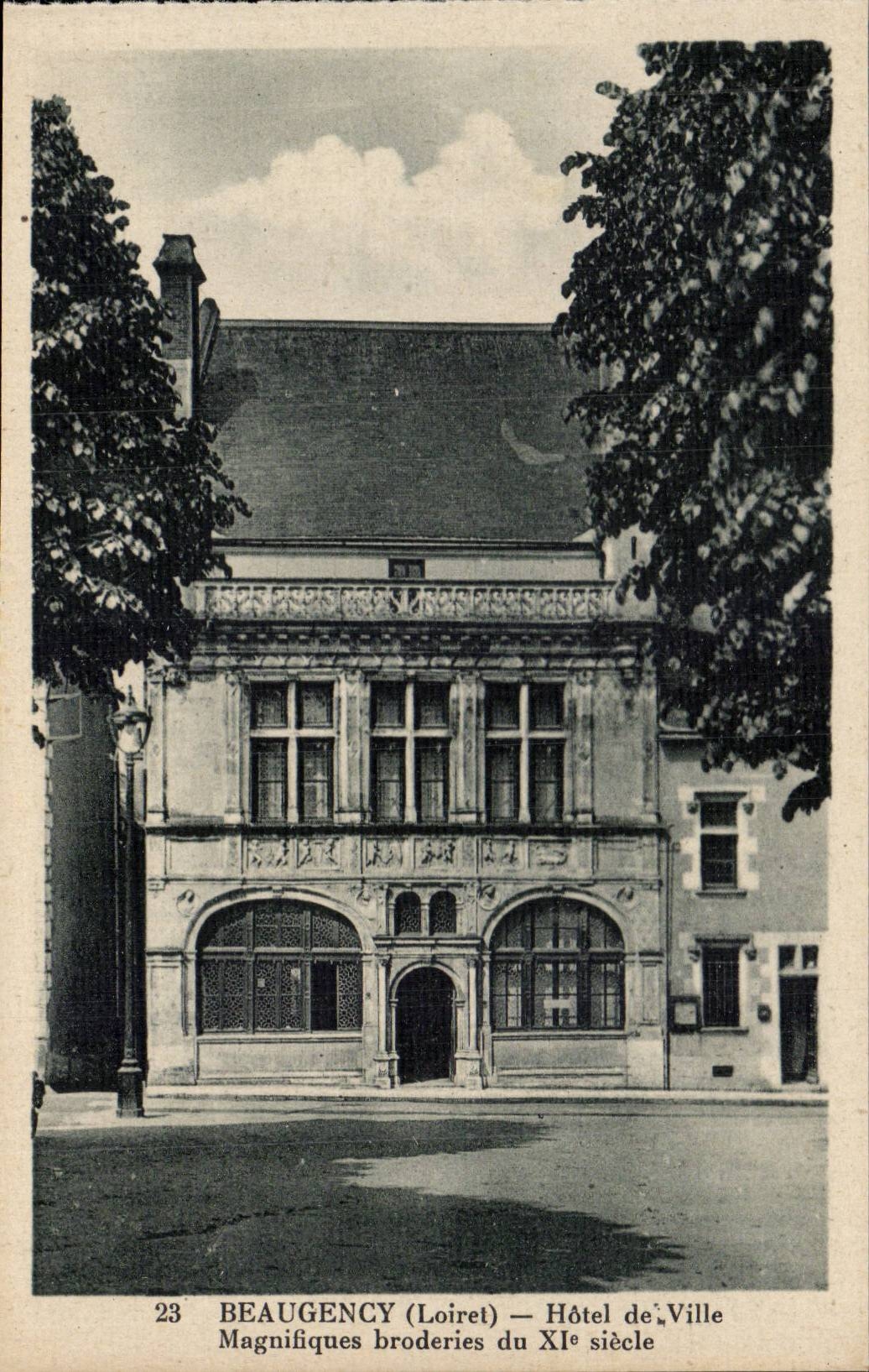 Beaugency (Loiret) — Hôtel de Ville — Magnifiques broderies du XIe siècle