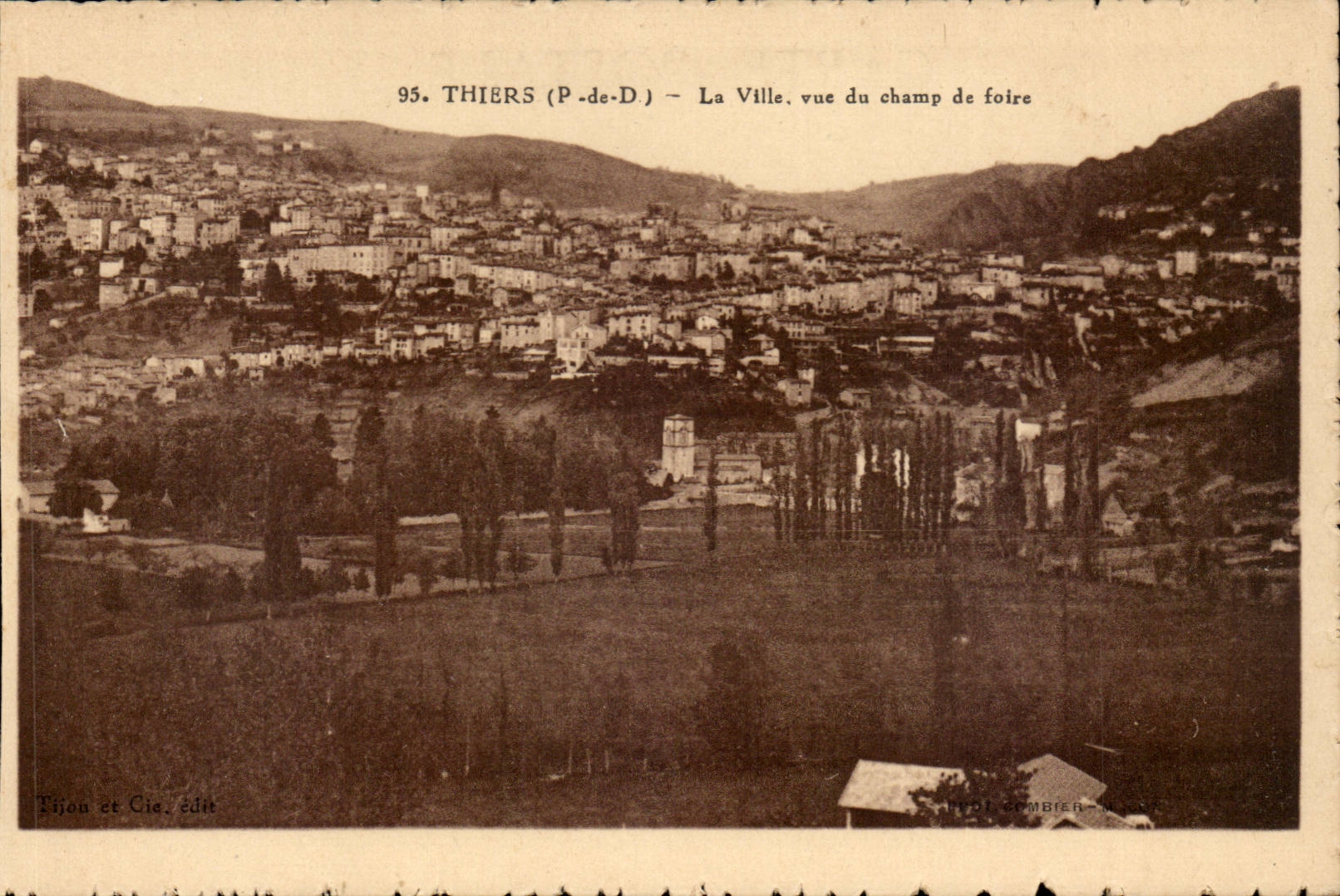 Auvergne Thiers La ville vue du champ de foire