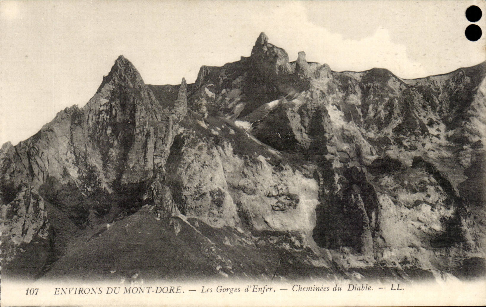 Le Mont Dore - Les Gorges d'Enfer - Environs - Cheminees du Diable CPA 