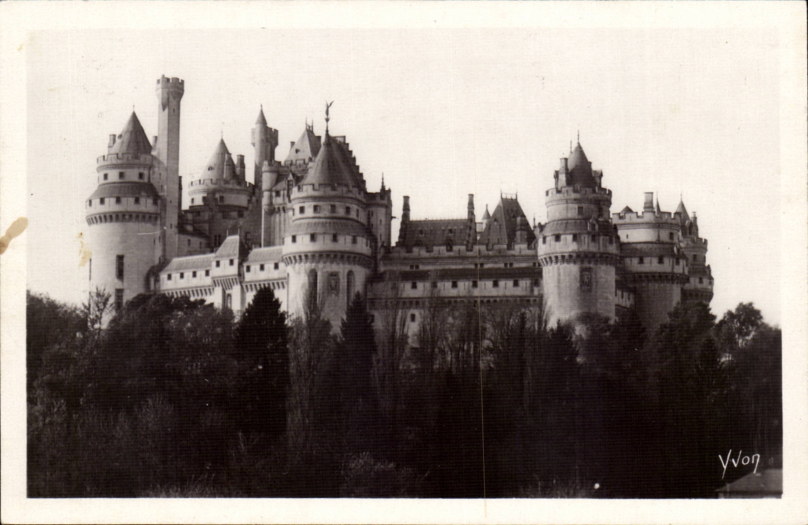 Pierrefonds - Le Chateau - Cote Est - La Douce France CPA 