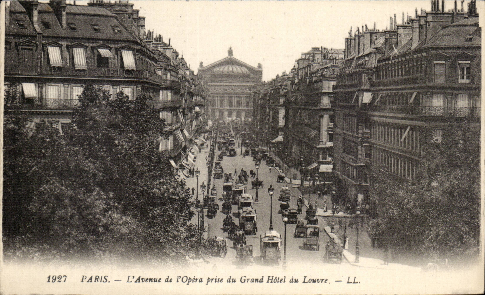Paris 8 - Avenue de l'Opera prise du Grand Hotel du Louvre - CPA 