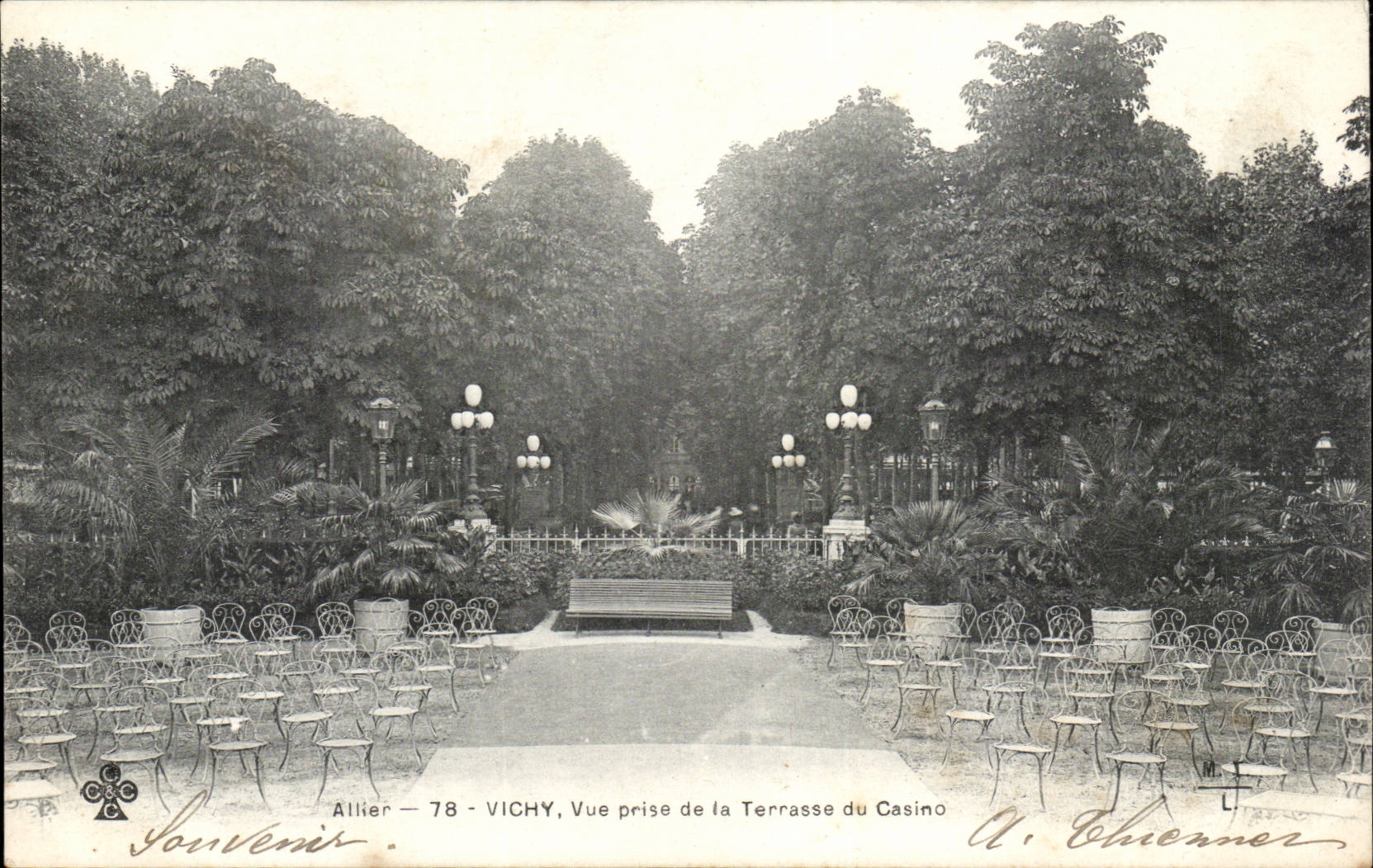 Vichy - Vue prise la Terrasse du Casino - CPA 