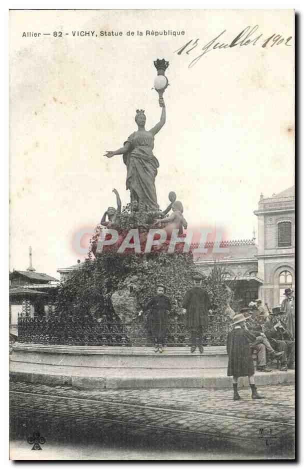 Vichy - Statue de la Republique - CPA 