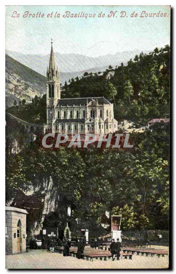 Lourdes - la Grotte et la Basilique de Notre Dame de Lourdes - CPA 