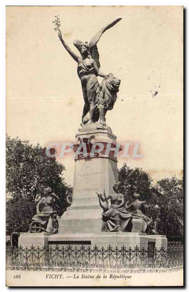 Vichy - Le Statue de la Republique CPA 