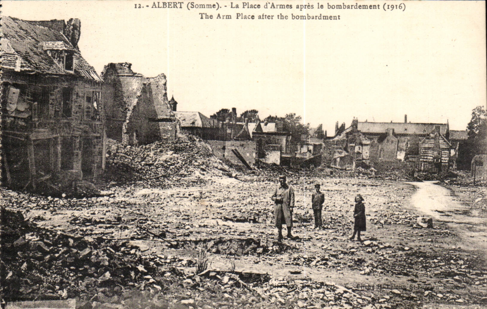 Albert - La Place d'armes apres la bombardement 1916 - CPA 