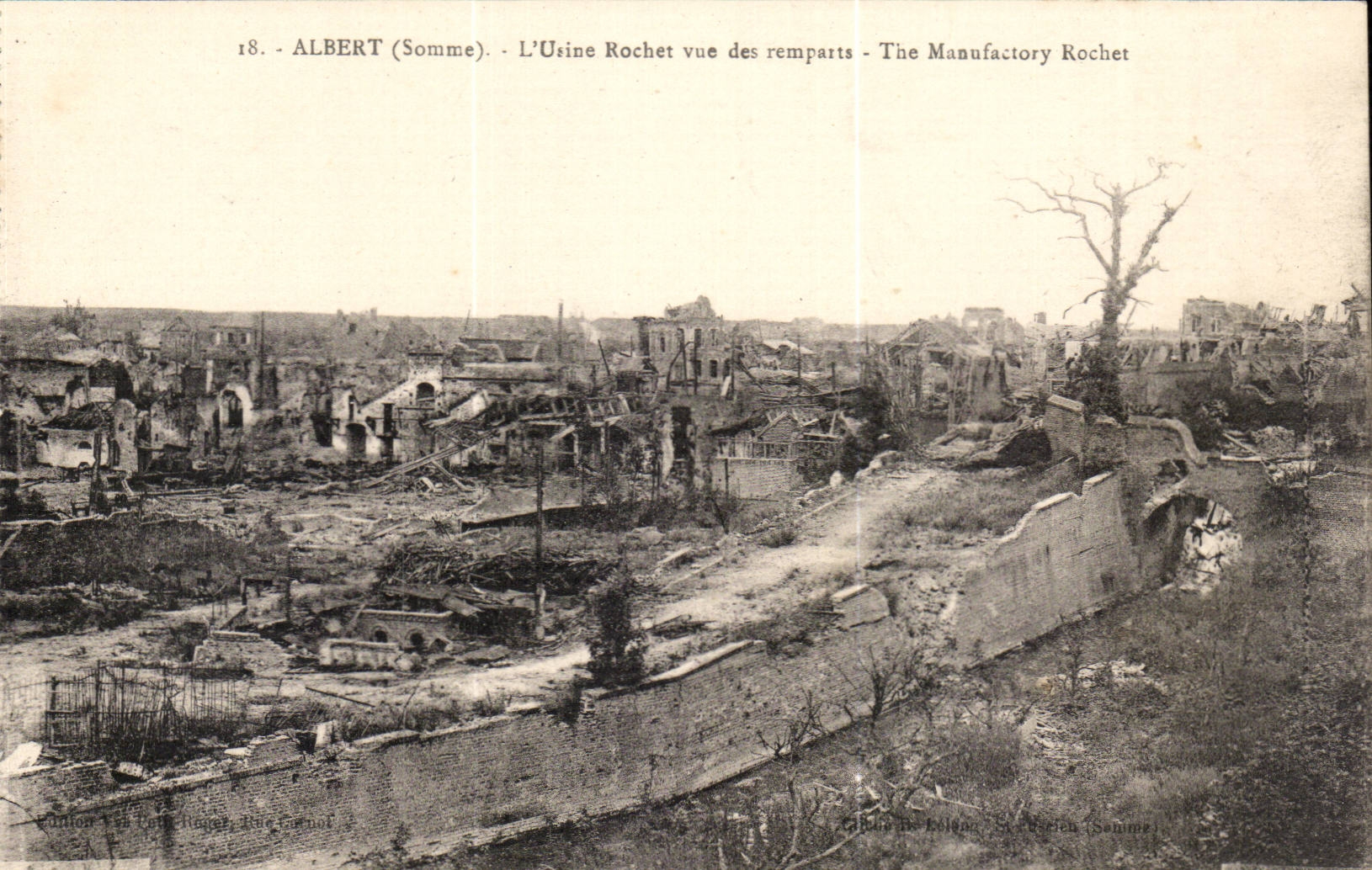 Albert - L'Usine Rochet vue des Remparts - CPA 