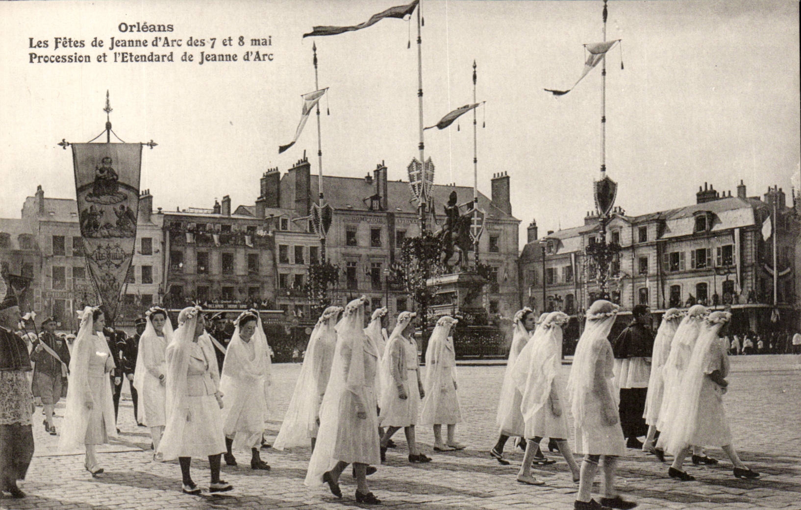 Orleans - Les Fetes de Jeanne d'Arc - L'Etendard de Jeanne d'Arc CPA 