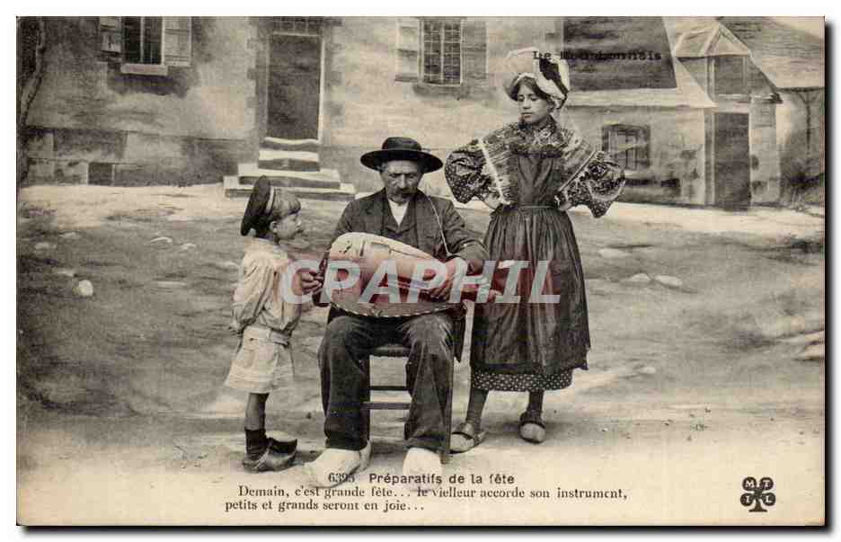Folklore - Costumes - Preparatifs de la Fete - Guitare - Instrument - Musique - CPA 