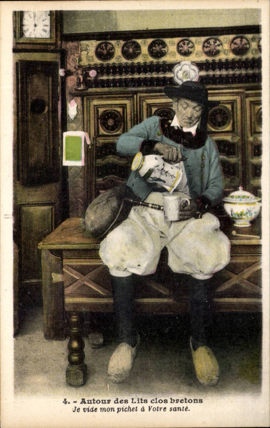 Folklore - Costume - Autour les Lits Clos - Je vide mon pichet a votre sante CPA 