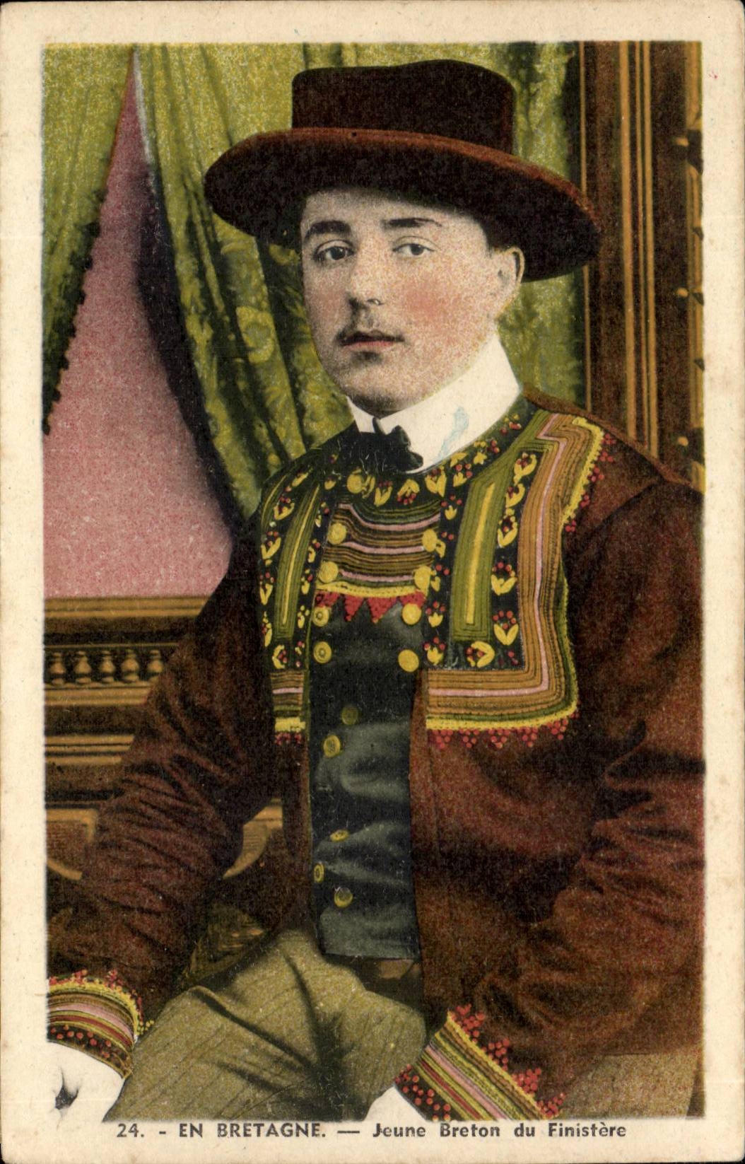 Folklore - Costumes - Bretagne - Jeune Breton du Finistere - CPA 