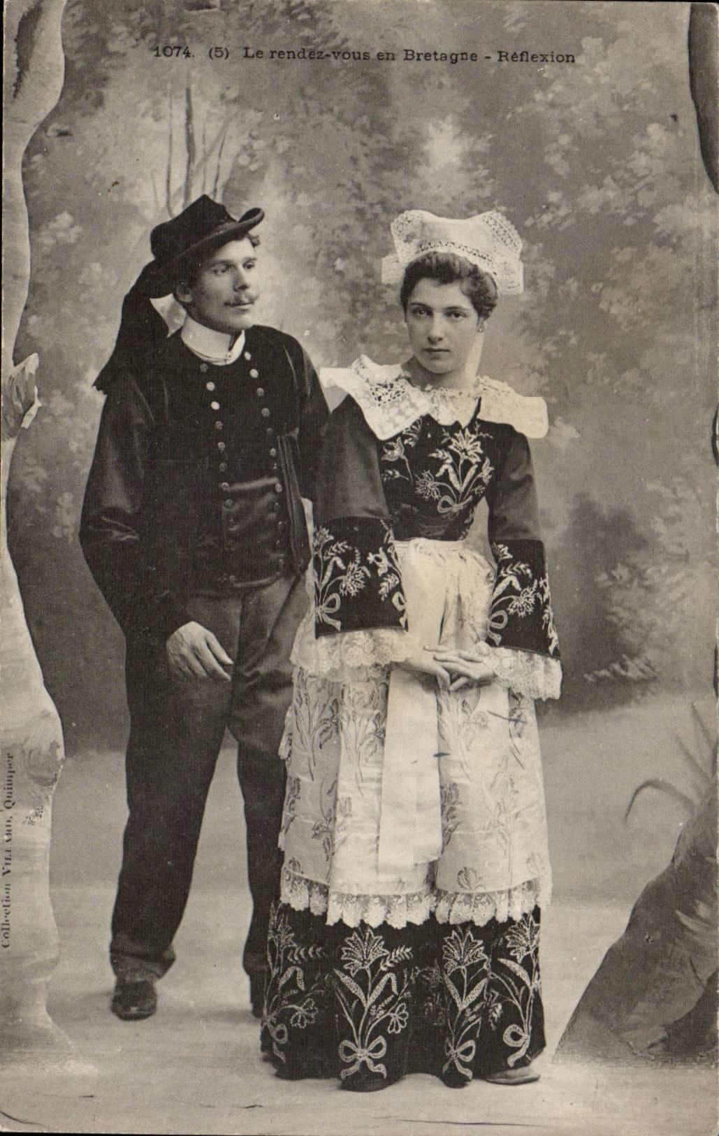 Folklore - Costumes - Le Rendez Vous en Bretagne - Reflexion - CPA 