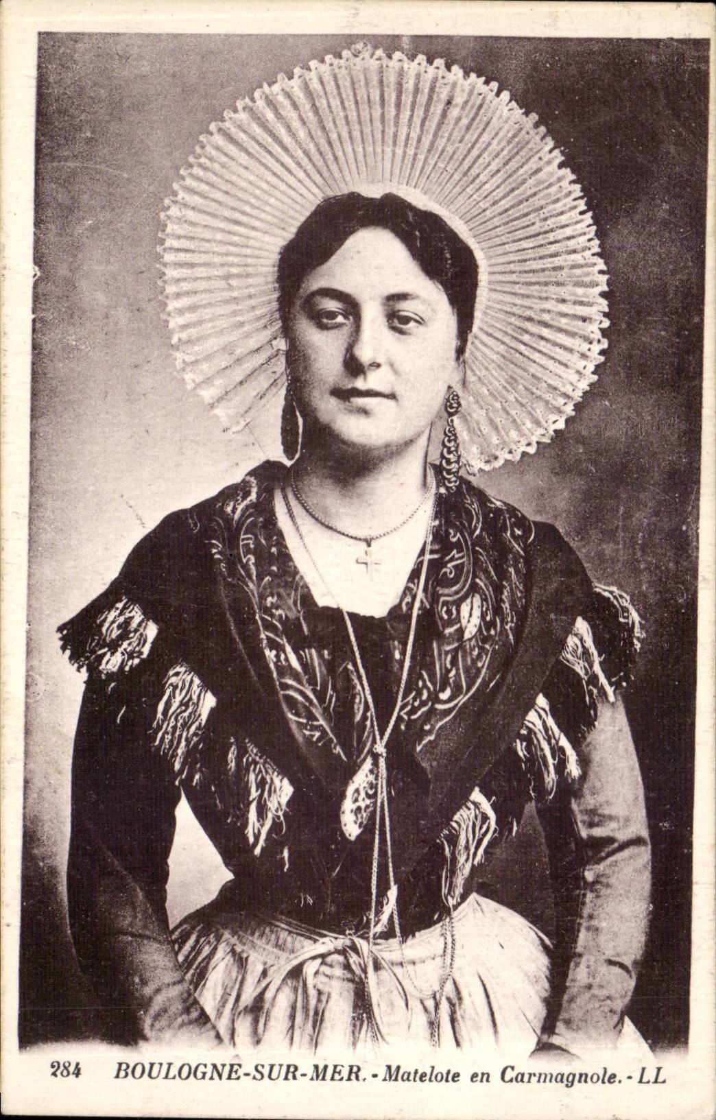 CPA Boilogne sur mer Matelote en Carmagnole (folklore costumes)