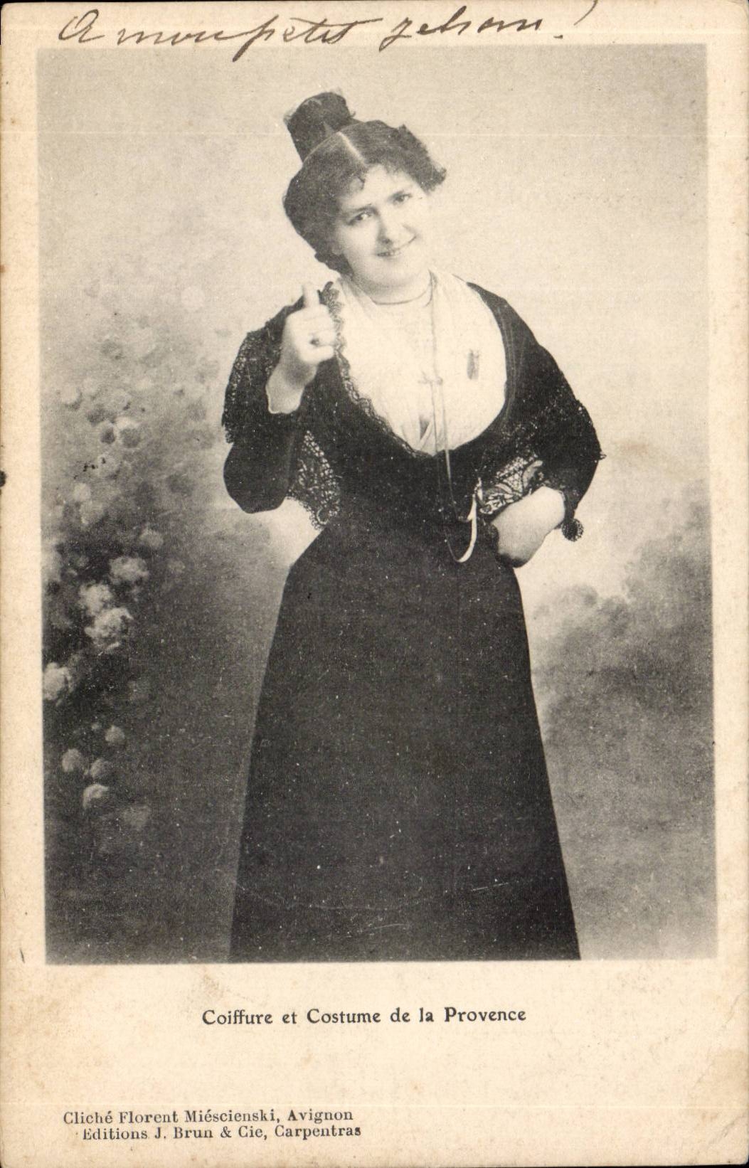 CPA Coiffe et costume de la Provence (folklore)