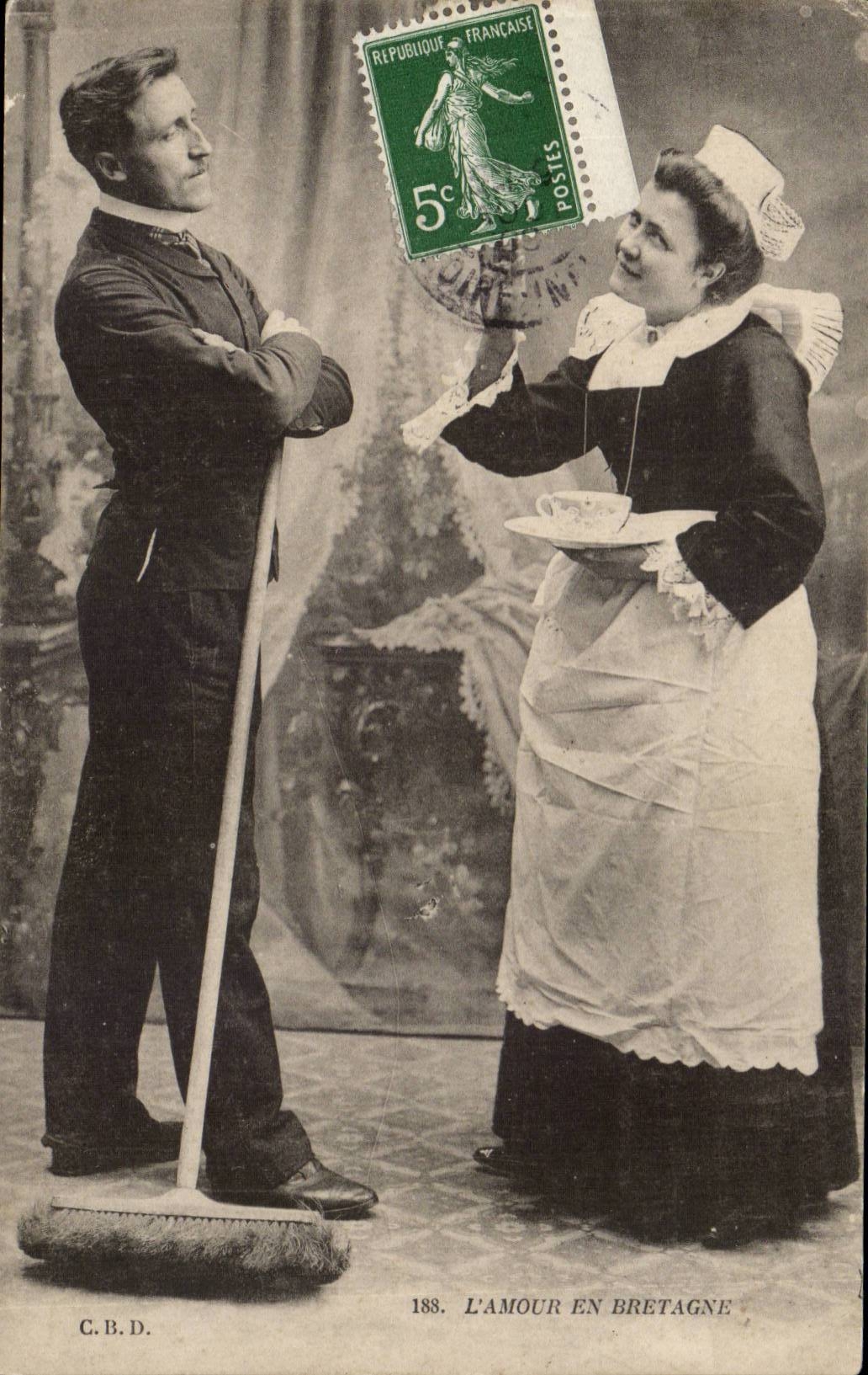 CPA L'amour en Bretagne (folklore costume)