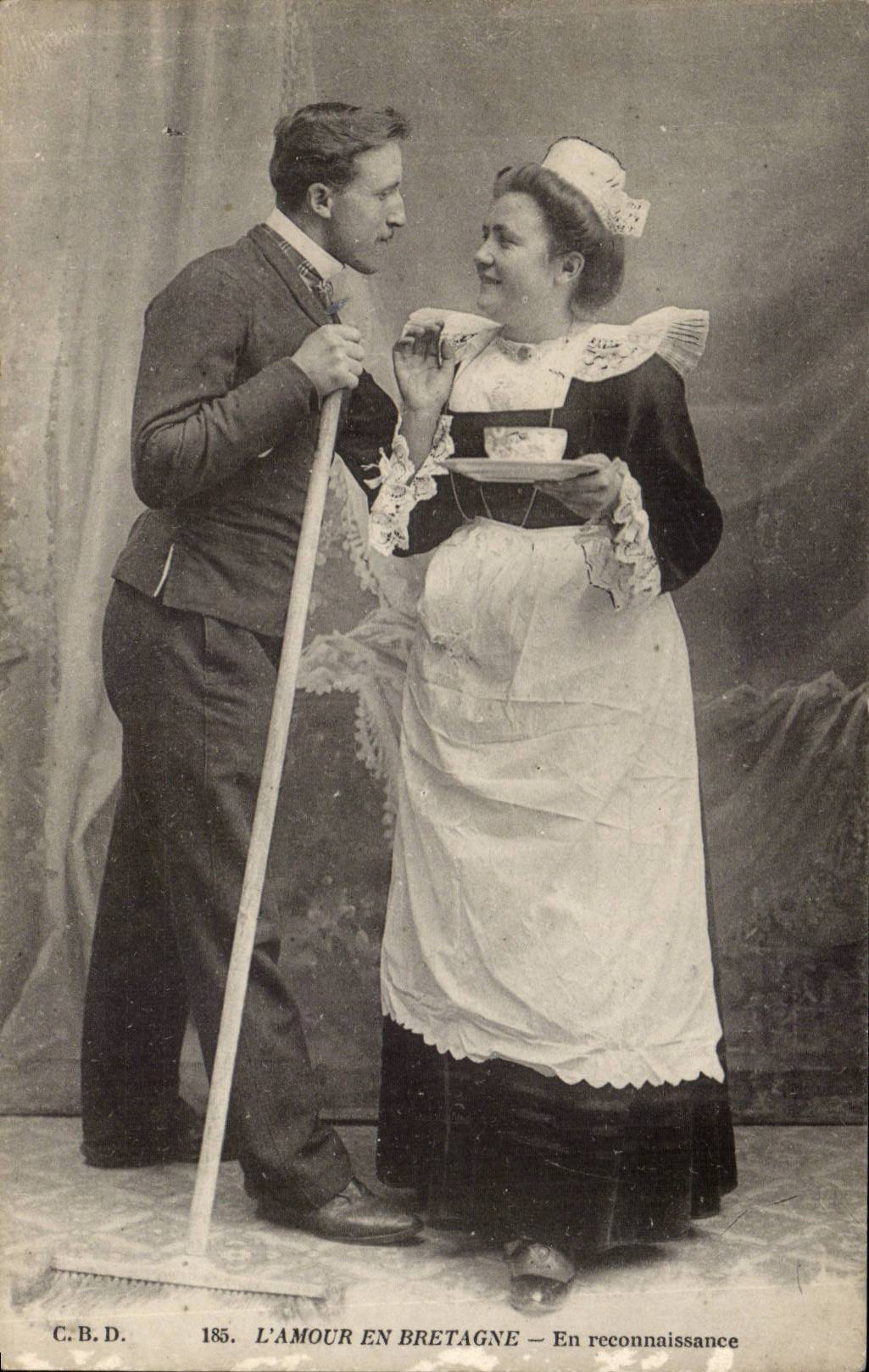 CPA L'amour en Bretagne En reconnaissance (folklore costume)