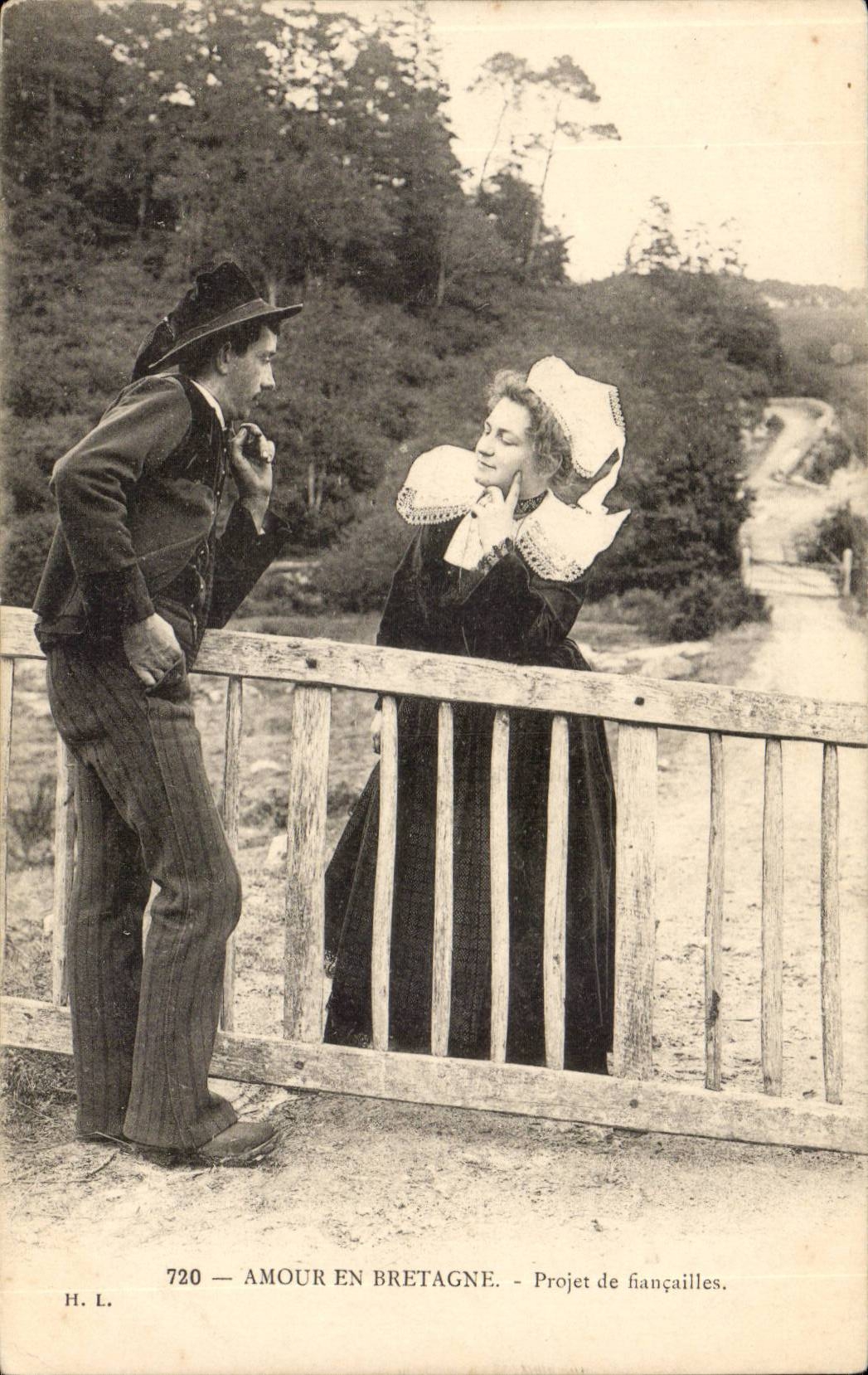 CPA L'amour en Bretagne projet de fiancailles (folklore costume)