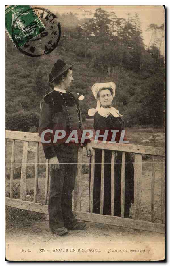 CPA L'amour en Bretagne Facheux denouement (folklore costume)