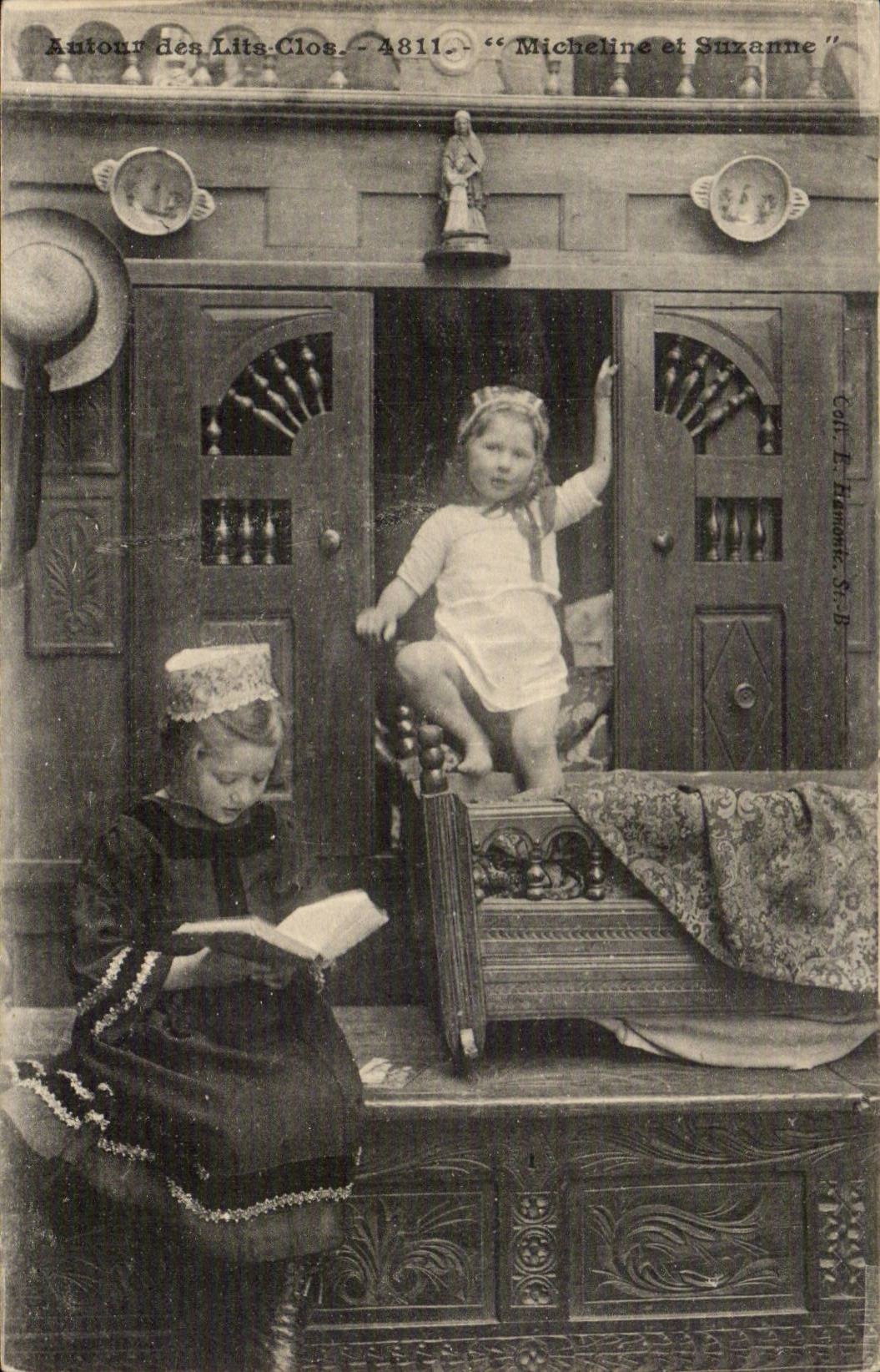 Folklore - Costumes - Bretagne - Lits clos et Berceaux - Enfants - Gai Reveil - CPA 
